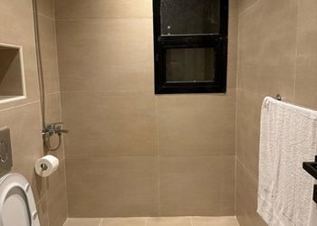 شاليه بمسطح اخضر ومجلس 