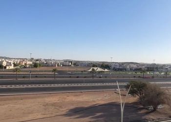 استديو بأثاث مريح وبسيط 