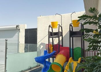 شاليه بغرفة نوم مطلة على المسبح 