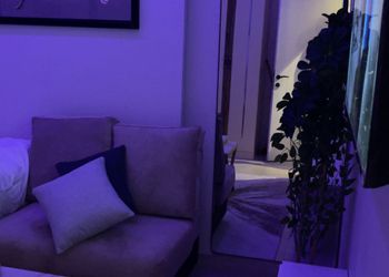 استديو بسرير ماستر وأثاث مريح 