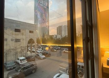 استديو بأثاث مريح وبسيط 