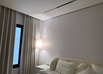شقة بدخول ذاتي وتصميم هادئ