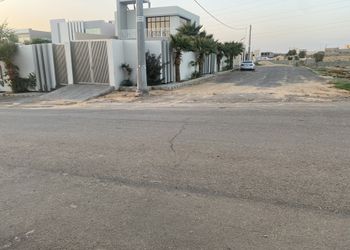 شاليه بمسطح اخضر ومسبح