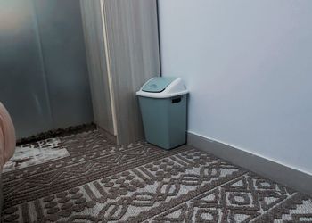 استديو بأثاث مريح وبسيط 