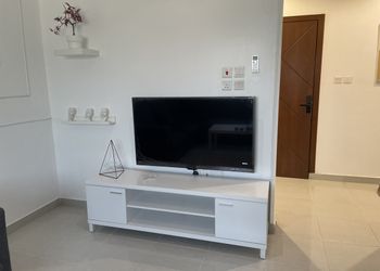 غرفة بأثاث مريح وبسيط 