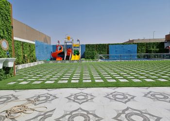 استراحة بمسطح اخضر وجلسه خارجيه