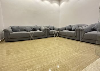 شاليه بمسطح اخضر ومسبح