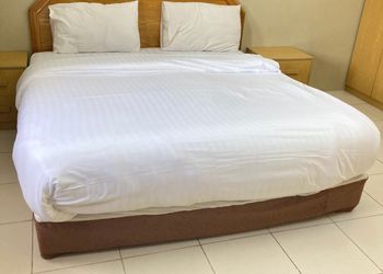استديو بسرير ماستر وجلسة جانبية 