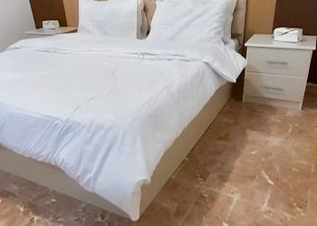 شاليه بمجالس وغرفتين نوم 