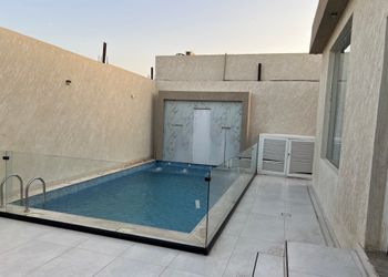شاليه بصالة وغرفتين نوم ومسبح