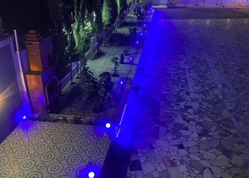 استراحة بمجلس وفناء خارجي 