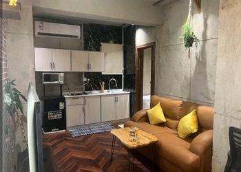 استديو بأثاث مريح ودخول ذاتي