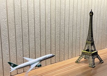 استديو بسرير ماستر وجلسة جانبية 