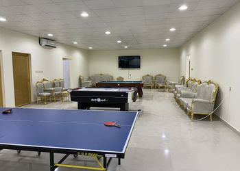 استراحة بمسبح خارجي ومجالس 