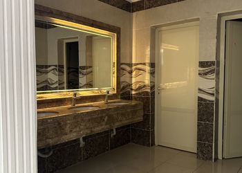 شاليه بمجلس واسع وجلسة خارجية