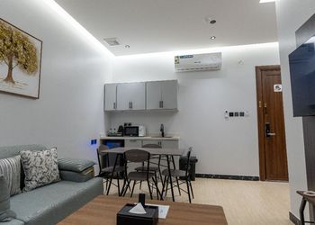 استديو بسرير ماستر وجلسة جانبية