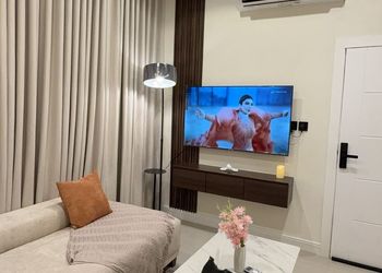 شقة بغرفة معيشة وغرفة نوم 