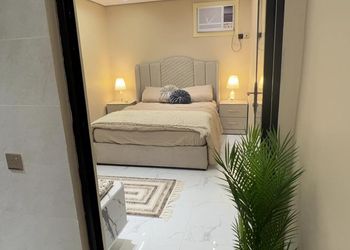 استديو بأثاث مريح وبسيط 