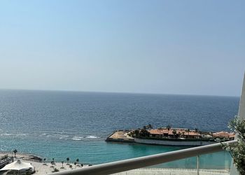 شقة بغرفه نوم باطلاله على البحر 