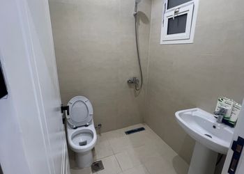 استديو بسرير ماستر  وبأثاث بسيط 
