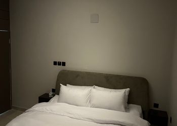 استديو بسرير ماستر وجلسة جانبية 
