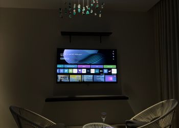 استديو بأثاث مريح وبسيط 