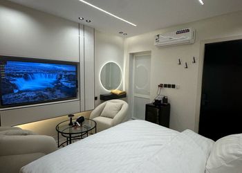 استديو بأثاث مريح وبسيط 