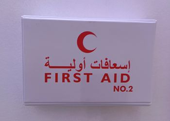 شقة بصالة جلوس وغرفتين نوم 