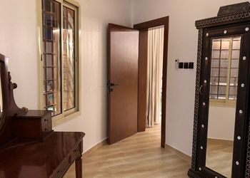 شاليه بصالة مطلة على جلسة خارجية