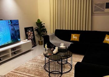 شقة بصالة أنيقة ودخول ذاتي