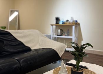 استديو بسرير فردي وجلسة جانبية