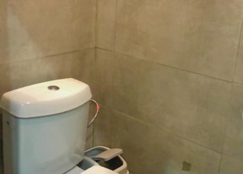 غر فة فندقية بدورة مياه مستقلة