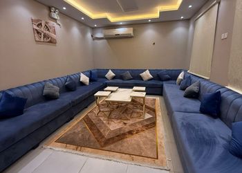 شاليه بمسطح اخضر وجلسة خارجية