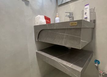 استديو بأثاث مريح وبسيط 