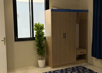 استديو بسرير ماستر وأثاث مريح 
