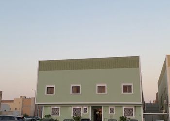 استديو بسرير ماستر وأثاث مريح 