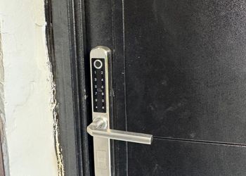 استديو بسرير ماستر وجلسة جانبية 