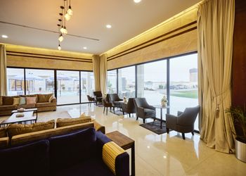 شاليه فاخر بخمس غرف نوم ومسبح