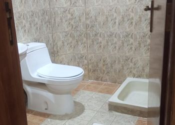 استديو بأثاث مريح وبسيط 