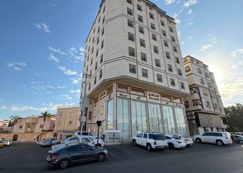 شقة بغرفتين نوم وغرفة جلوس 