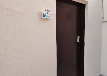 استديو بأثاث مريح وبسيط 