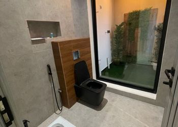 شاليه بمسبح خارجي وجلسة خارجية 