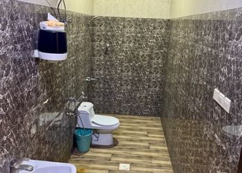 شاليه بألعاب أطفال وجلسة خارجية 
