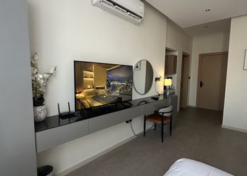 استديو بدخول ذاتي و موقع مميز 