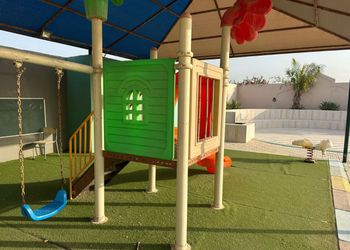 استراحة بمسطح اخضر ومجالس