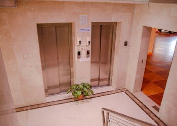 استديو بسرير ماستر وجلسة جانبية 
