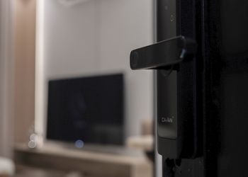 شقة بصالة أنيقة ودخول ذاتي 