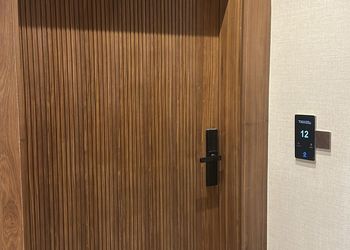 شقة بغرفة معيشة وغرفتين نوم 