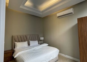 شاليه بمسطح اخضر والعاب مائية