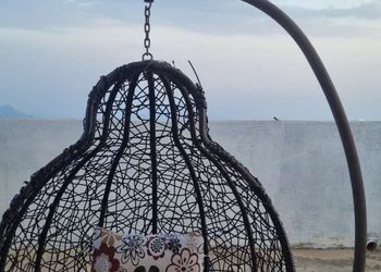 فيلا ببلكونه مطلة على الجبل